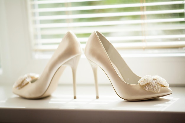 Sapatos de noiva elegantes e modernos.
