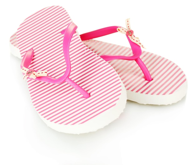 Sapatos de praia rosa isolados no branco