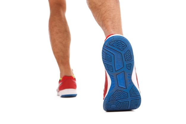 Foto sapatos desportivos para andar de homem maduro