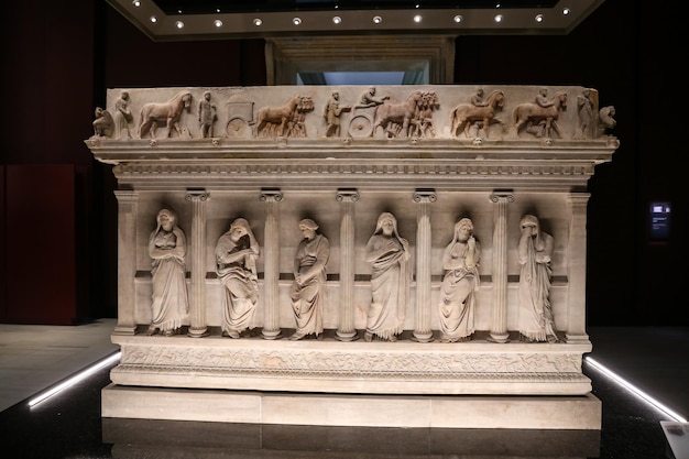 Sarcófago das Mulheres Chorando no Museu de Arqueologia de Istambul Istambul Turquia