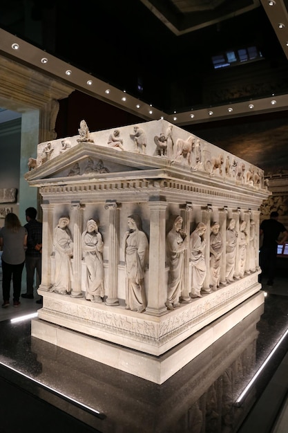 Sarcófago de las mujeres que lloran en el Museo Arqueológico de Estambul Estambul Turquia