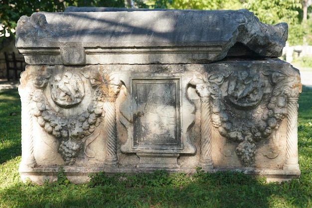 Sarcófago na cidade antiga de Aphrodisias em Aydin Turkiye
