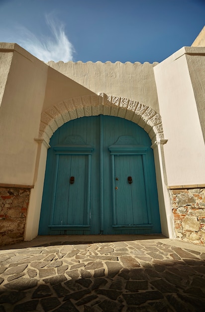Sardische Architektur im Blick auf das Dorf Muravera im Süden der Insel