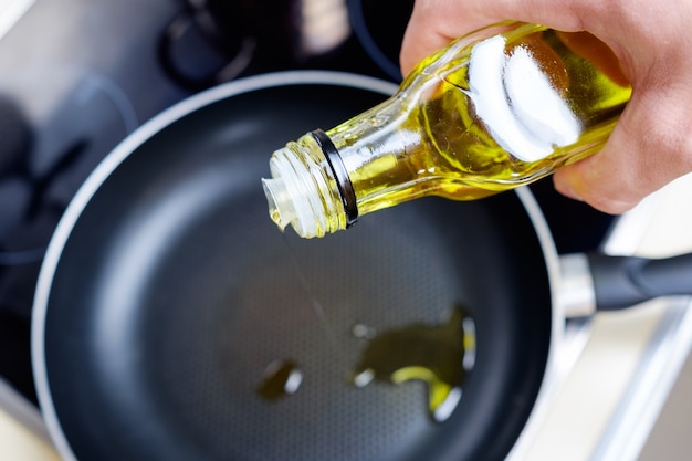 Sartén y aceite de oliva