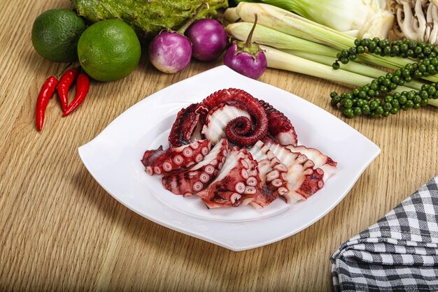 Sashimi de cocina japonesa con pulpo