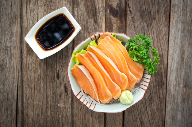 Sashimi de salmão. Peixe de frescura. Menu favorito de comida japonesa.