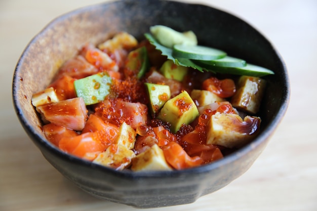 Sashimi Meeresfrüchte und Eierreisschüssel - Sashimi Donburi, japanisches Essen mischen