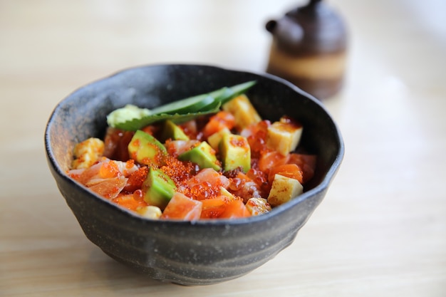 Sashimi Meeresfrüchte und Eierreisschüssel - Sashimi Donburi, japanisches Essen mischen