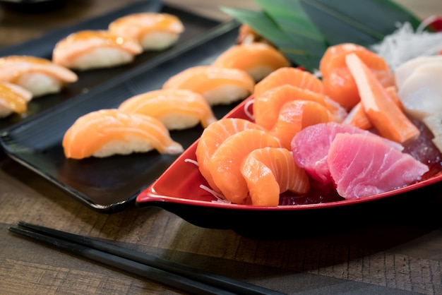 Sashimi Salmon Atún Hamachi Prawn and Surf Calm set