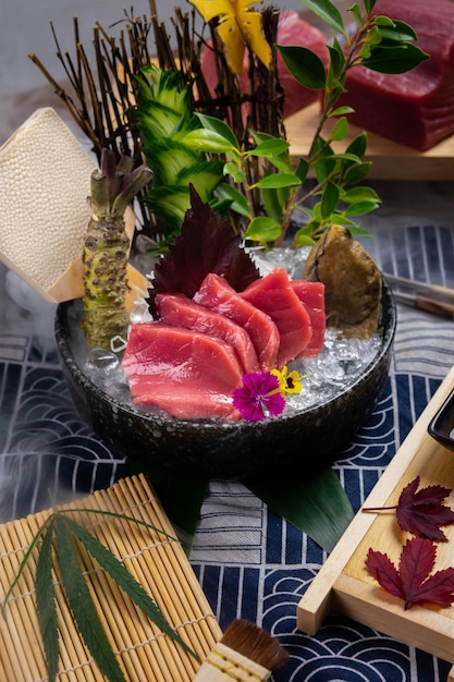 Sashimi de salmón crudo de comida japonesa