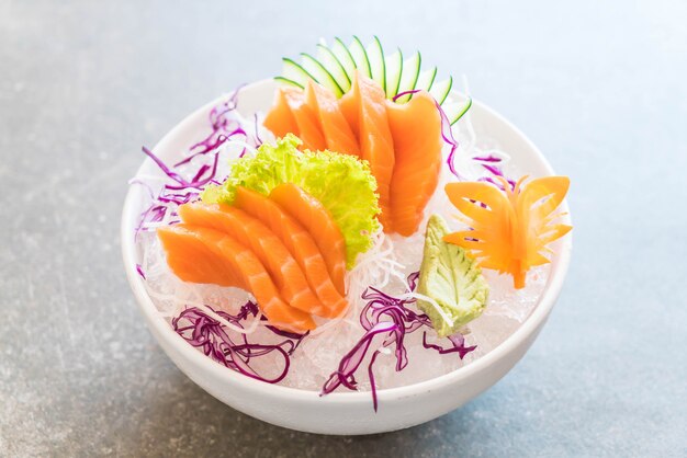 sashimi de salmón fresco