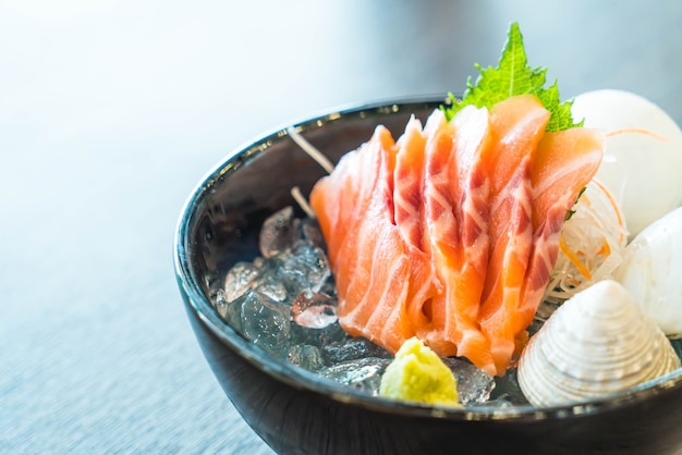 sashimi de salmón fresco