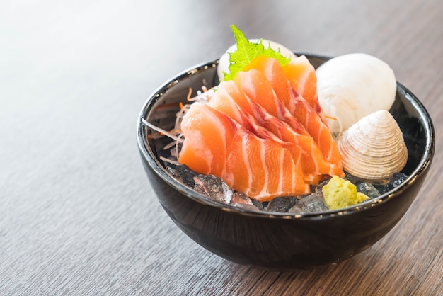 sashimi de salmón fresco