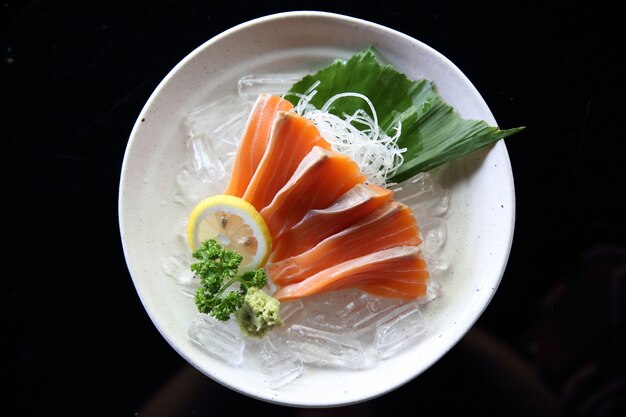 Sashimi de salmón en primer plano