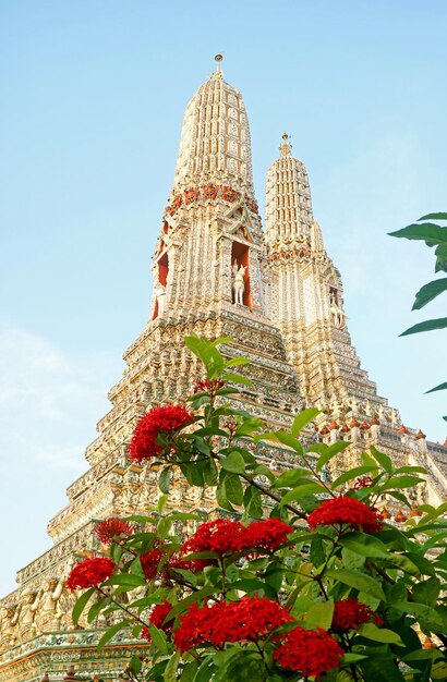 Satelliten-Prangs gewidmet dem Windgott im Tempel der Morgenröte in Bangkok Thailand