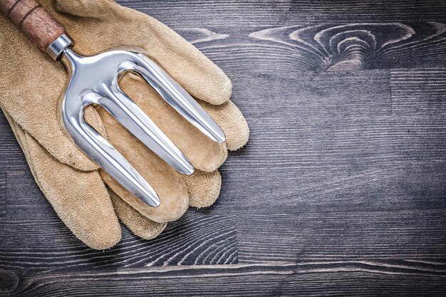 Satz Kellengabel Lederschutzhandschuhe Landwirtschaftskonzept