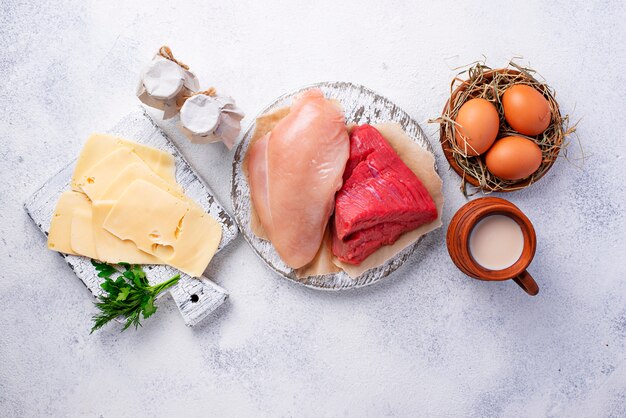 Satz von landwirtschaftlichen Produkten. Fleisch, Eier und Milch