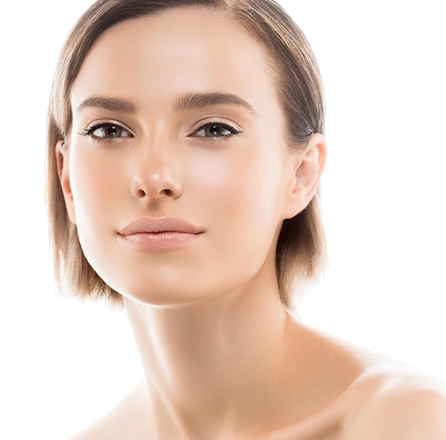 Saubere Hautfrau natürliche Make-up Schönheit Healthyskin isoliert auf weiss. Studioaufnahme.
