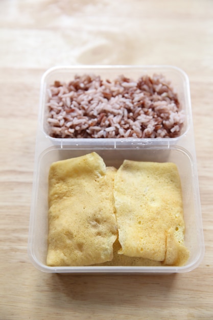 Sauberes Essen, Ei und Reis in Bento