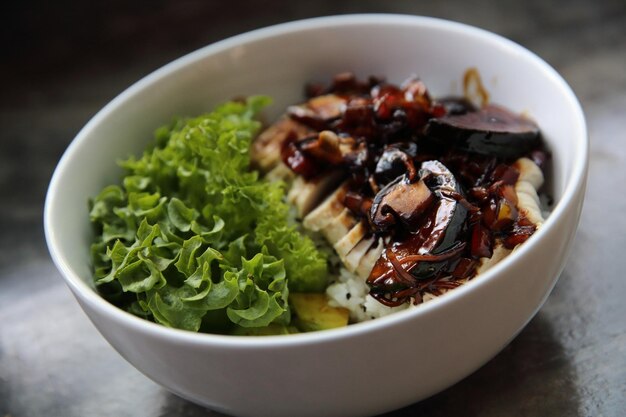 Sauberes Essen, Hühnchen-Teriyaki mit Avocado