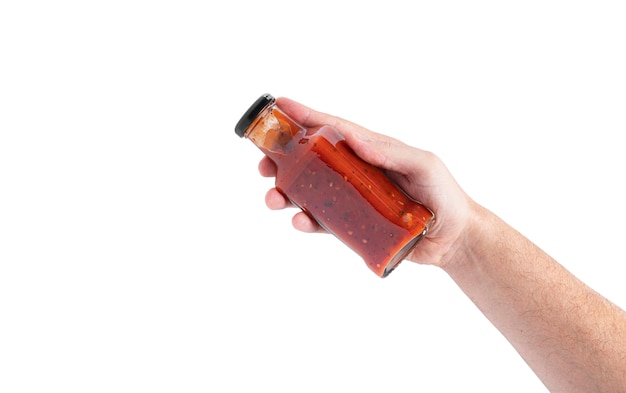 Sauce in einer Flasche auf einem weißen Hintergrund. Flasche in der Hand. Foto in hoher Qualität