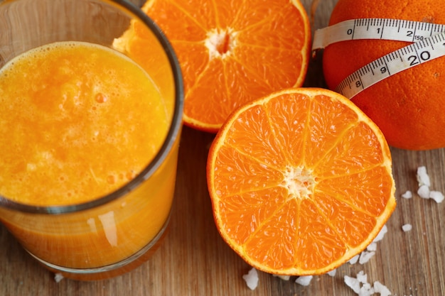 Foto saudável com suco de laranja