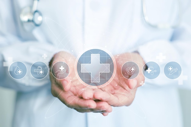 Saúde ciência médica com tecnologia digital médico em um casaco branco apontar para mais e médico ícone tratamento de inovação medicina e pesquisa médica saúde seguro e hospital