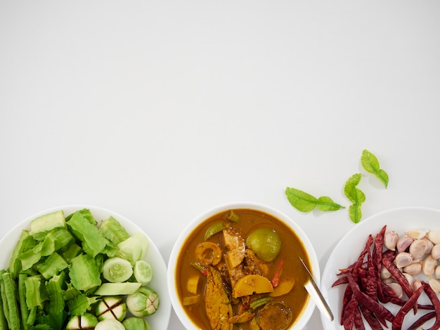 Saure Suppe und Gemüse der thailändischen Fischorgane