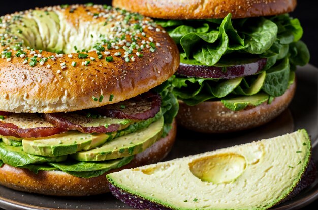 Savory Elegance Avocado e Bacon Bagel Bliss