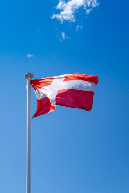 Savoy - Savoie - bandeira em um céu azul, La Clusaz, França