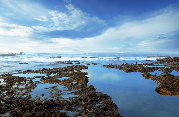 Sawarna felsiger Strand