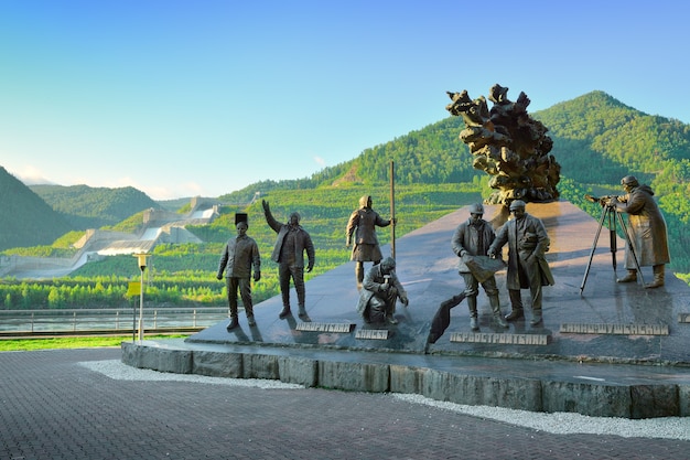 Sayanogorsk siberia russia09012021 monumento aos conquistadores de yenisei