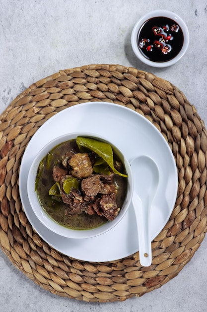 Sayur Pindang Kudus Plato tradicional javanés de sopa hecha de carne de res y sopa de leche de coco