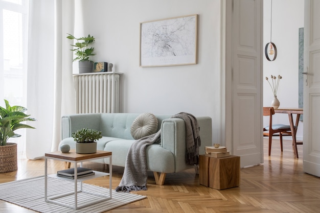 Scandi Wohnzimmer Innenarchitektur mit Mock-up Posterrahmen Sofa und Zubehör Vorlage