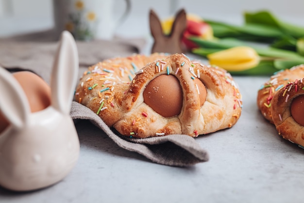 Foto scarcella, um doce tradicional para as férias da páscoa na região de puglia, itália