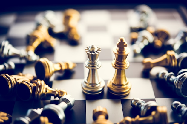 Schachspielwettbewerb-Geschäftskonzept, Geschäftswettbewerbskonzept Kämpfen und konfrontieren prob