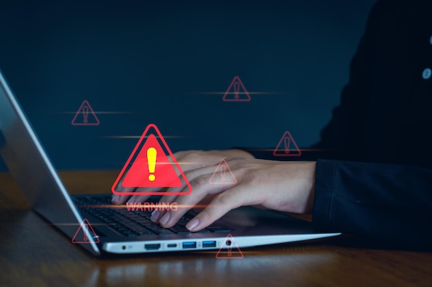 Schädliche Software Viren und Cyberkriminalität Systemwarnung Hacked Warnung Cyberangriff auf Online-Netzwerk Datenverletzung Risiko von Website kompromittierte Informationskonzept
