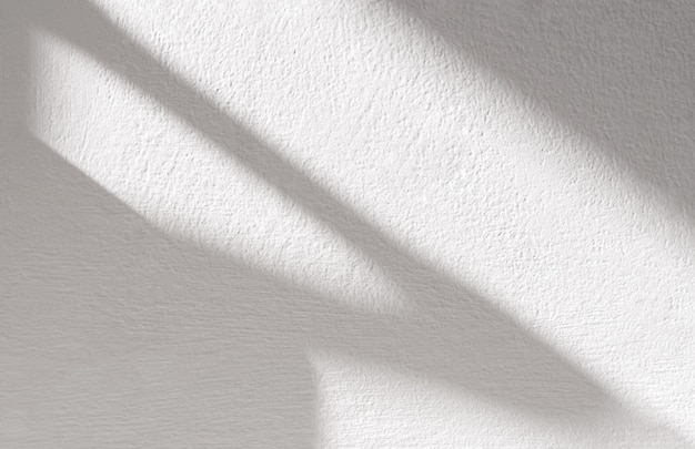 Schattenüberlagerung auf grauer ZementwandstrukturAbstrakte Sonnenlichtreflexion vom Fenster auf weißer Putzfarbe BetonbodenLichteffekt für monochrome Fotomock-Upposter-Wandkunstdesign-Präsentation