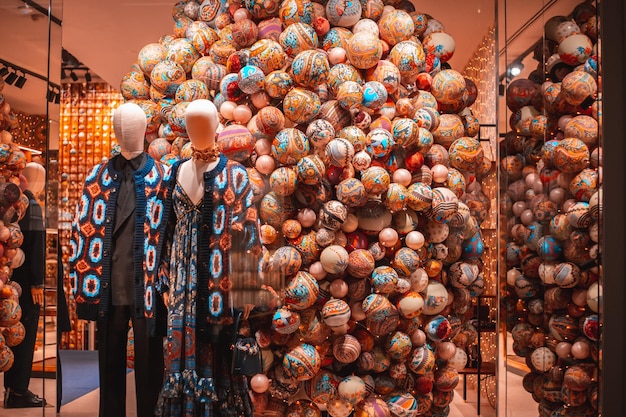 Foto schaufenster in der montenapoleone-straße im zentrum von mailand, italien, einer der luxuriösesten gegenden in