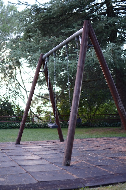 Schaukeln auf dem Spielplatz