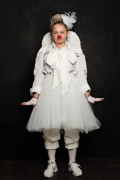 Foto schauspielerin frau clown weiße clown figur