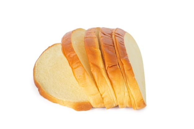 Scheibe Brot auf weißem Hintergrund.
