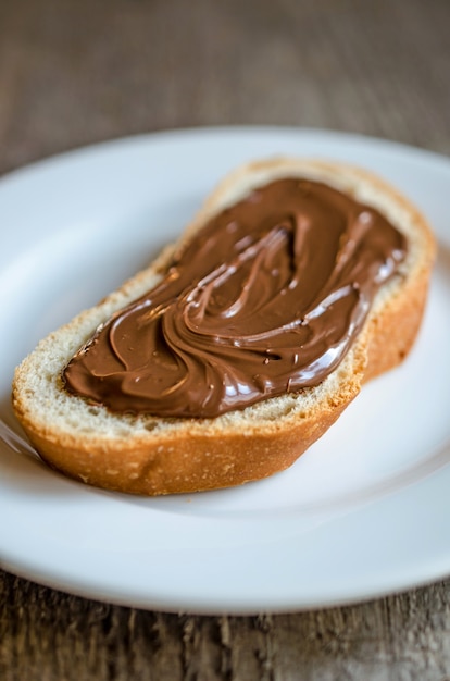 Scheibe Brot mit Schokoladencreme