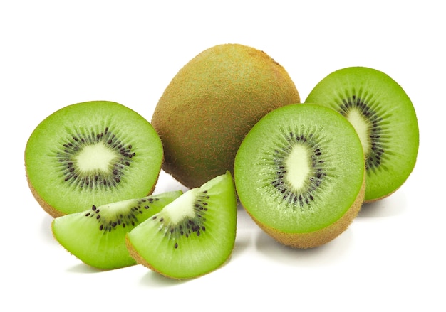 Scheibe der frischen saftigen köstlichen und gesunden Kiwi, getrennt auf weißem Hintergrund.