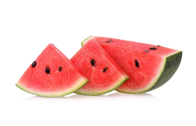 Scheibe Wassermelone isoliert auf weißem Hintergrund