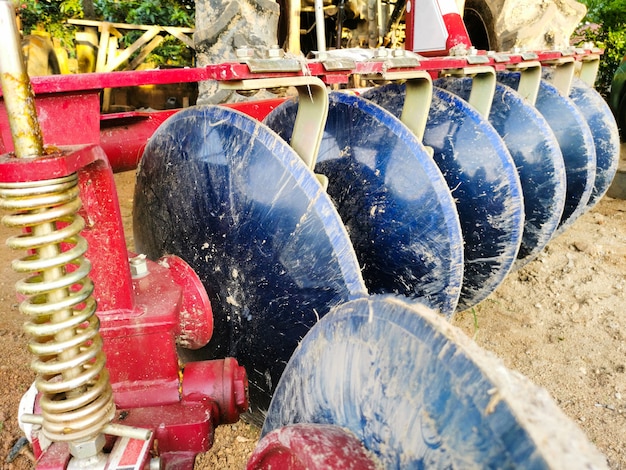 Scheibeneggen für Traktor. Landwirtschaftskonzept