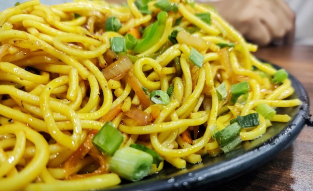 Schezwan-Nudeln oder pflanzliche Hakka-Nudeln oder Chow Mein