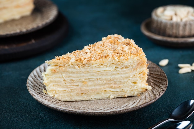 Schichtkuchen mit Sahne Napoleon-Kuchen Millefeuille-Kuchen Traditioneller Kuchen