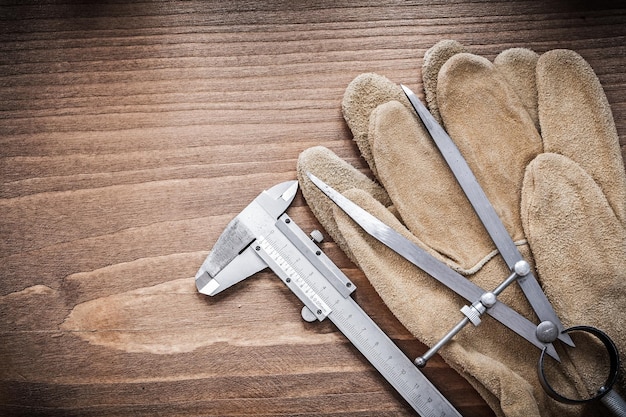 Schiebesattel Paar Kompasse Schutzhandschuhe Konstruktionskonzept