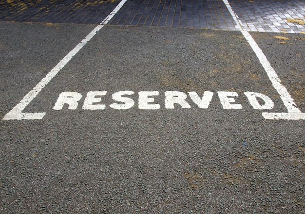 Schild für reservierte Parkplätze